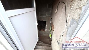 EXKLUZÍVNY PREDAJ - 4 izbový kompletne prerobený rodinný dom s garážou v Novej Stráži časť Komárna — foto 22