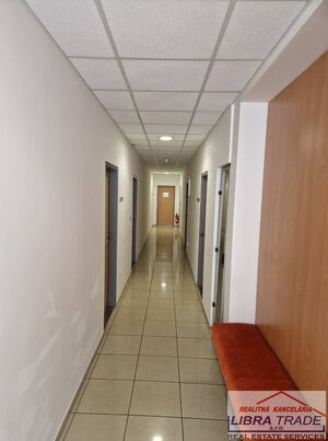 PRENÁJOM - Voľné kancelárie v budove NEXT, bezplatné parkovanie, Komárno — foto 12