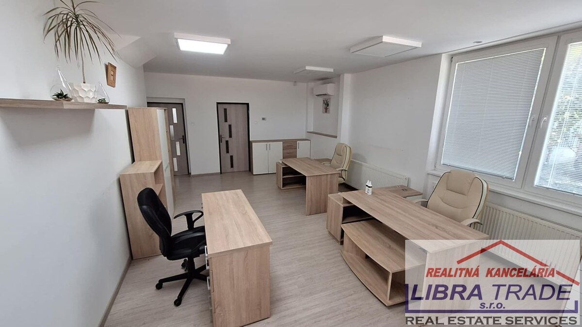 PRENÁJOM - Kancelárske priestory na Leteckom poli v Komárne  — foto 3