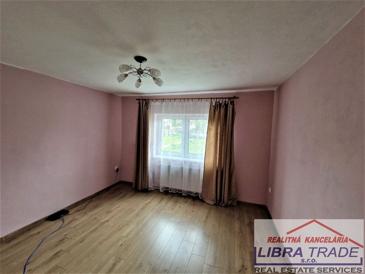 PREDAJ - Kompletne prerobený 4/5 izbový rodinný dom v Novej Stráži časť Komárna — foto 12