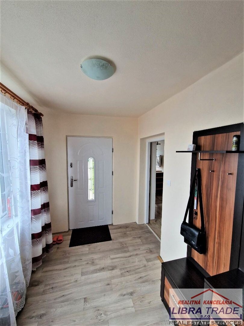 PREDAJ - Kompletne prerobený 4/5 izbový rodinný dom v Novej Stráži časť Komárna — foto 7
