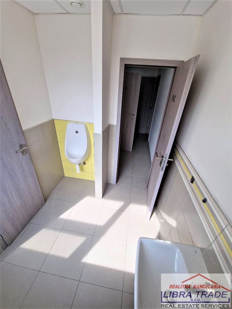 PRENÁJOM - kancelárske priestory v budove Arriva, bratislavská cesta Komárno — foto 9