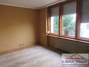 Na predaj dvojgeneračný 7-izbový rodinný dom v tichej a lukratívnej lokalite v Nových Zámkov. — foto 16