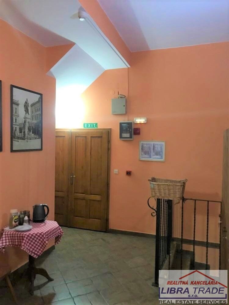 PREDAJ - ZABEHNUTÝ PENZIÓN S REŠTAURÁCIOU V CENTRE KOMÁRNA — foto 12
