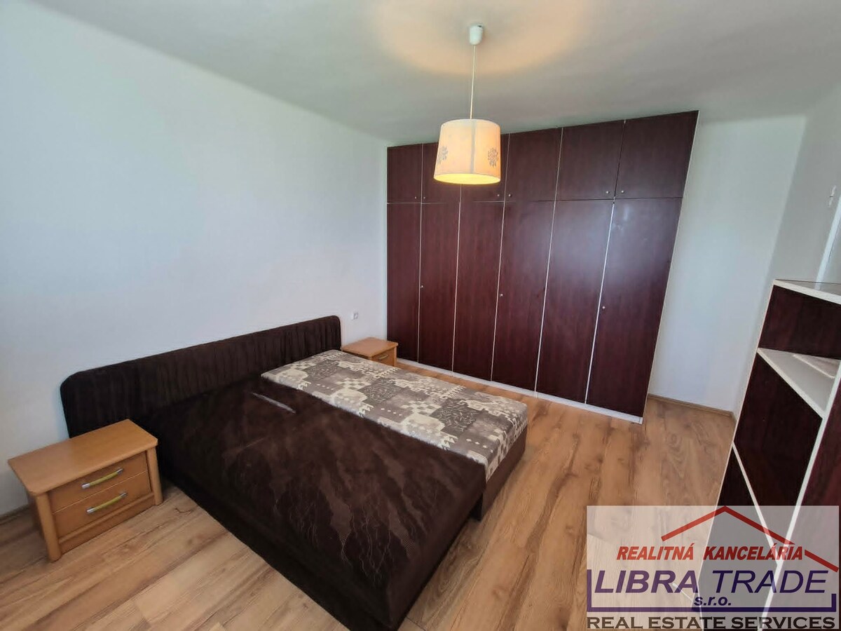 PREDAJ - čiastočne prerobený 2 izbový tehlový byt v Komárne  — foto 14