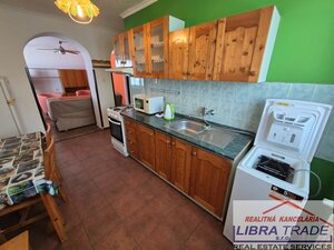 PREDAJ - čiastočne prerobený 2 izbový tehlový byt v Komárne  — foto 1