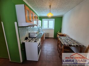 PREDAJ - čiastočne prerobený 2 izbový tehlový byt v Komárne  — foto 4