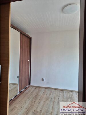 Na prenájom 3-izb.byt ul. S. H. Vajanského Nové Zámky. — foto 7