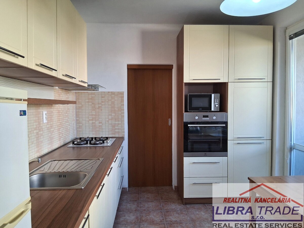 Prenájom- zariadený 3-izb.byt ul.MDŽ Šurany — foto 5