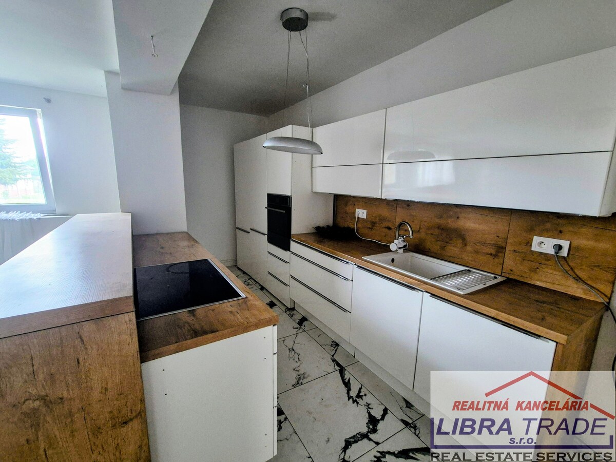 Predaj - 4-izbový rodinný dom v meste Šurany, časť Nitriansky Hrádok. — foto 2