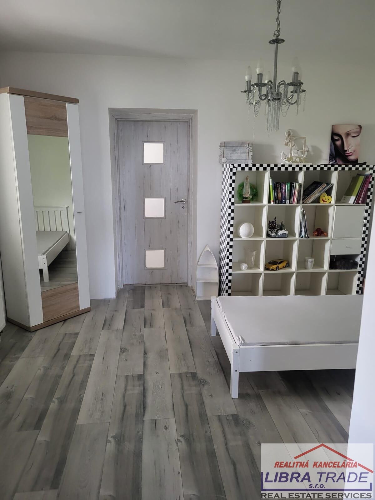 Predaj - 4-izbový rodinný dom v meste Šurany, časť Nitriansky Hrádok. — foto 5