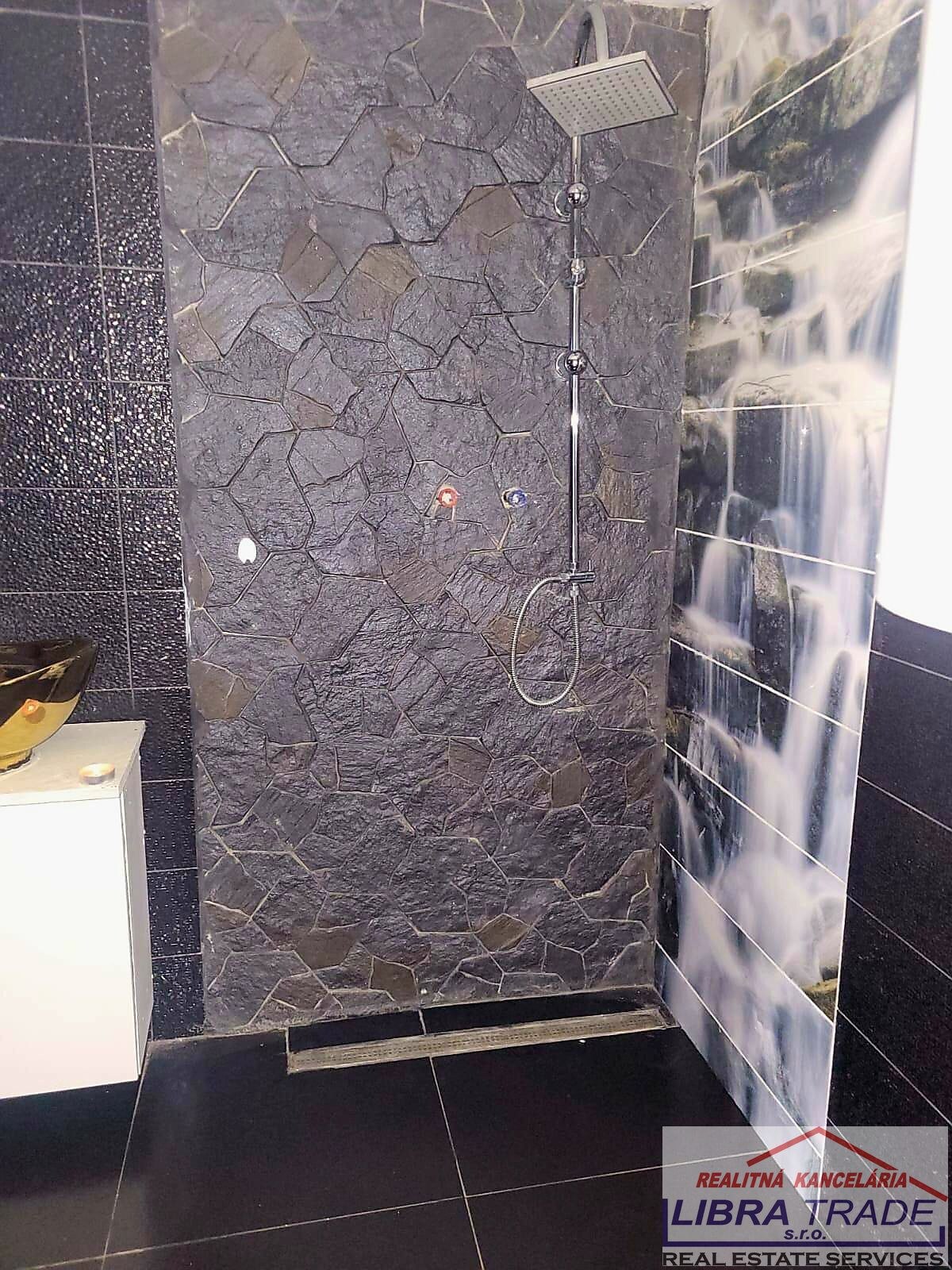 Predaj - 4-izbový rodinný dom v meste Šurany, časť Nitriansky Hrádok. — foto 8