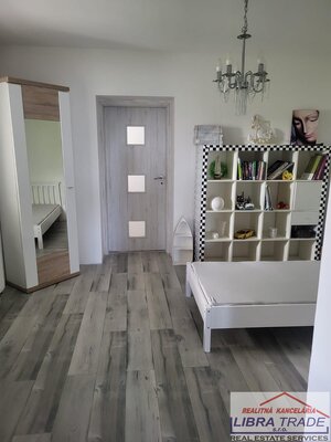 Predaj - 4-izbový rodinný dom v meste Šurany, časť Nitriansky Hrádok. — foto 5