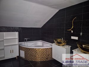 Predaj - 4-izbový rodinný dom v meste Šurany, časť Nitriansky Hrádok. — foto 7