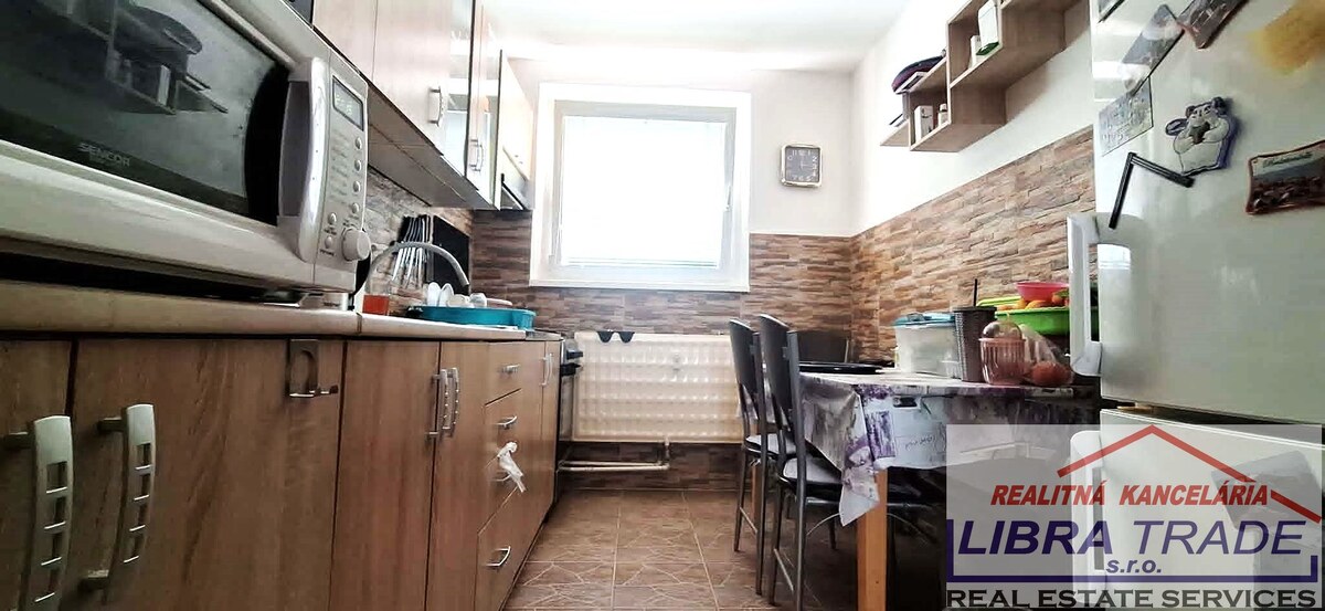 PREDAJ/VÝMENA ZA DOM - 3 izbový byt s loggiou po kompletnej rekonštrukcií na VII. sídlisku v Komárne 