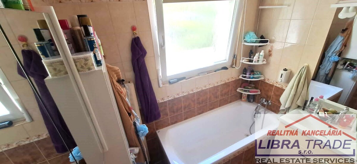 PREDAJ/VÝMENA ZA DOM - 3 izbový byt s loggiou po kompletnej rekonštrukcií na VII. sídlisku v Komárne  — foto 8