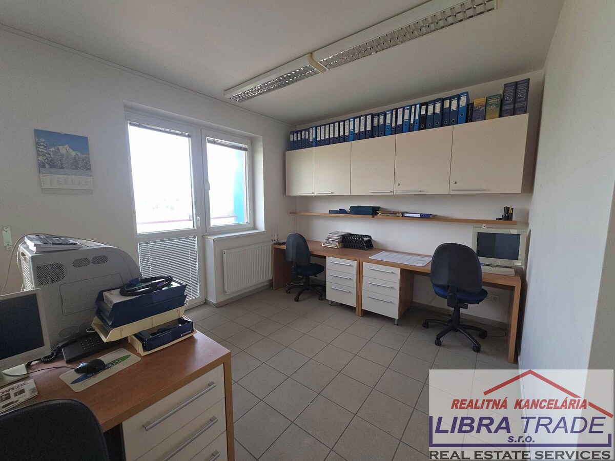  Bratislava-Petržalka Na predaj administratívne /nebytové/ priestory, kancelária. — foto 2