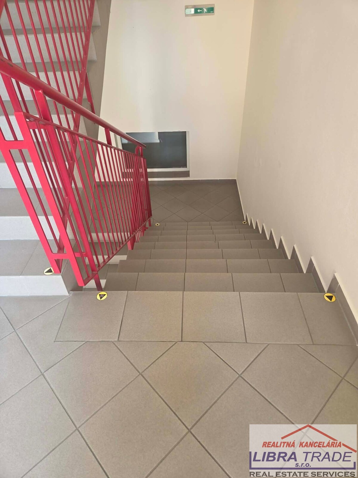  Bratislava-Petržalka Na predaj administratívne /nebytové/ priestory, kancelária. — foto 11