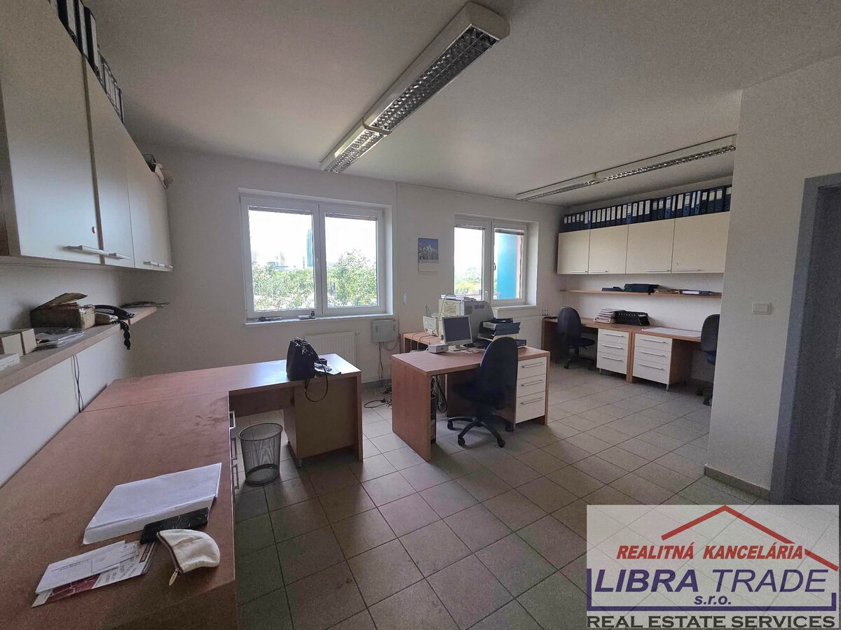  Bratislava-Petržalka Na predaj administratívne /nebytové/ priestory, kancelária. — foto 3
