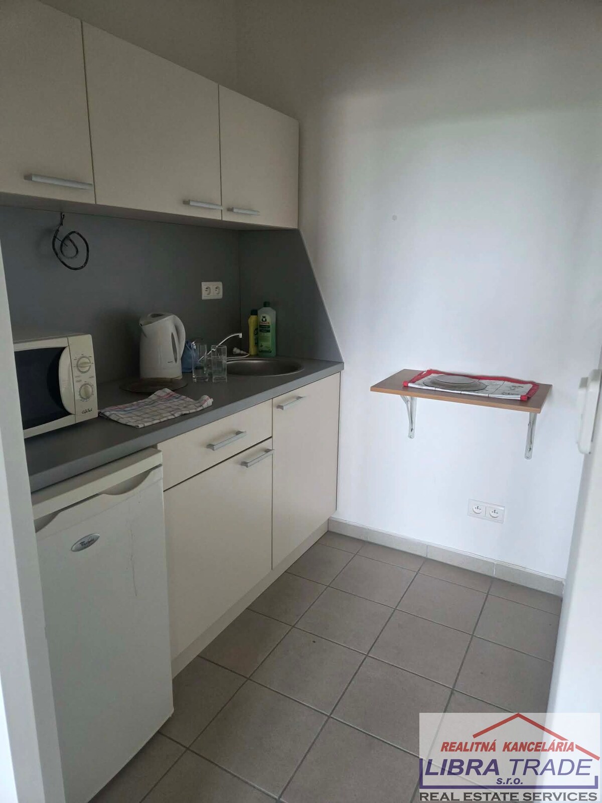 Bratislava-Petržalka Na predaj administratívne /nebytové/ priestory, kancelária. — foto 5