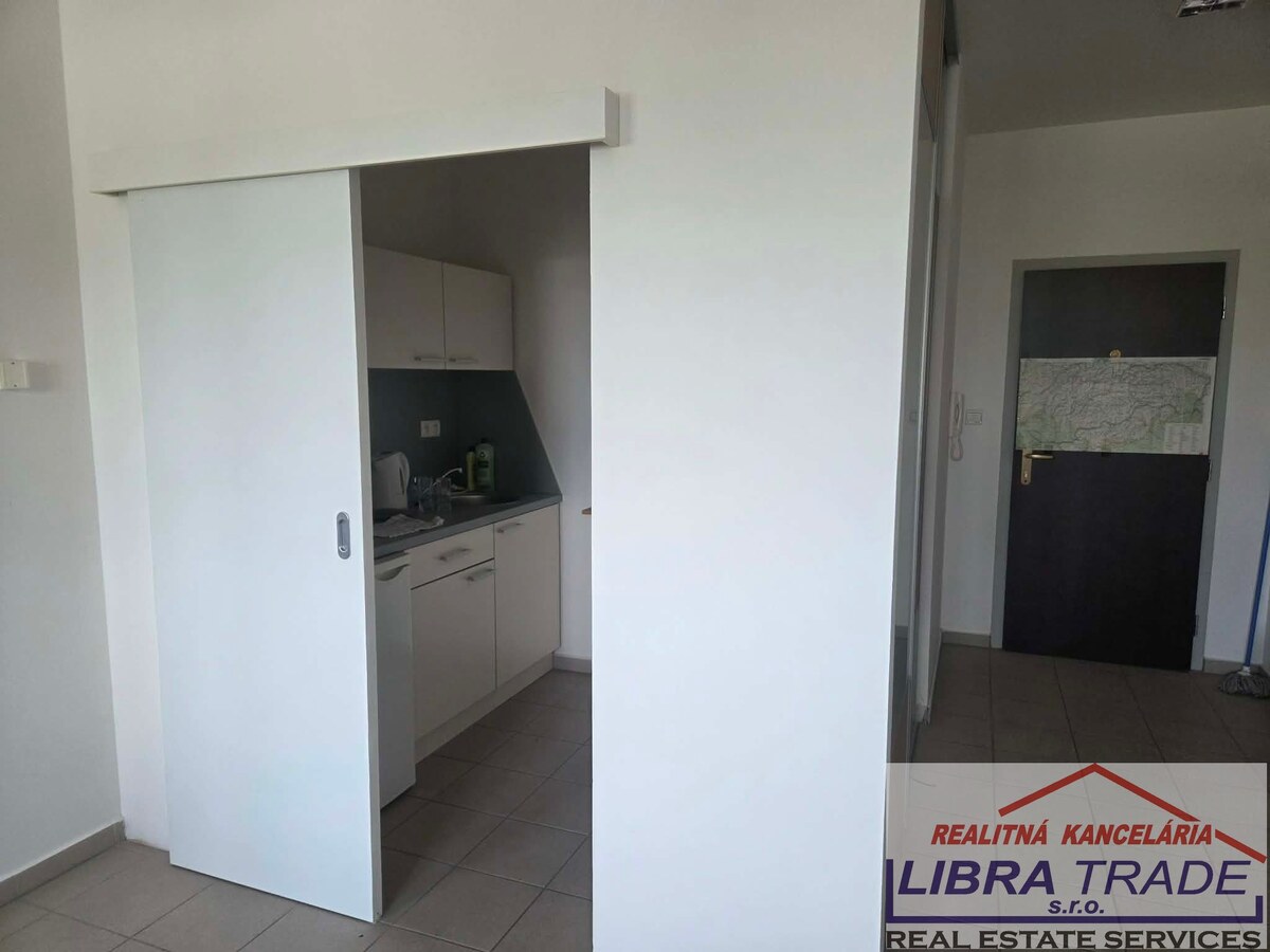  Bratislava-Petržalka Na predaj administratívne /nebytové/ priestory, kancelária. — foto 6