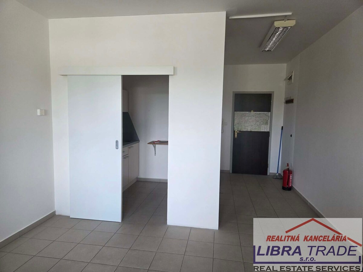  Bratislava-Petržalka Na predaj administratívne /nebytové/ priestory, kancelária. — foto 7