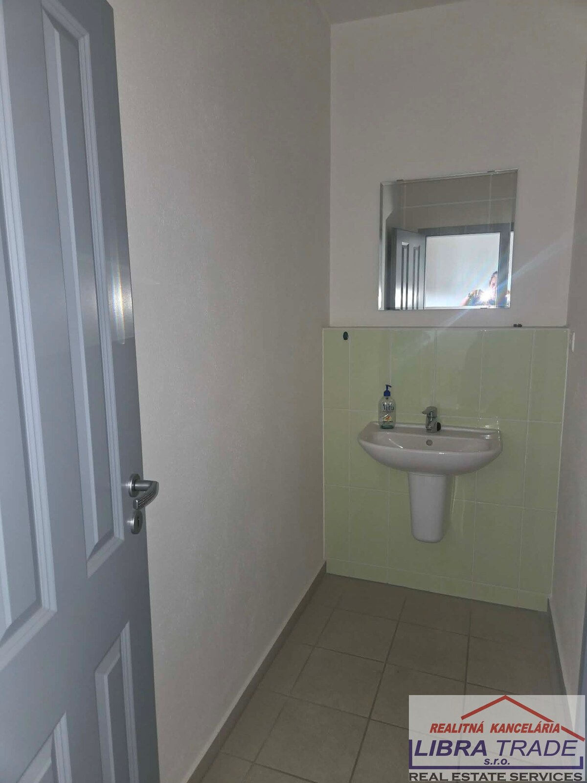  Bratislava-Petržalka Na predaj administratívne /nebytové/ priestory, kancelária. — foto 8