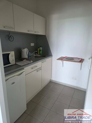  Bratislava-Petržalka Na predaj administratívne /nebytové/ priestory, kancelária. — foto 5