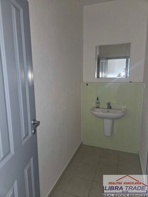  Bratislava-Petržalka Na predaj administratívne /nebytové/ priestory, kancelária. — foto 8
