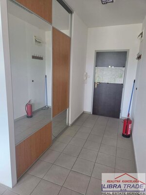 Bratislava-Petržalka Na predaj administratívne /nebytové/ priestory, kancelária. — foto 10