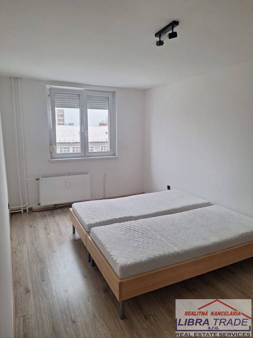 Predaj -  2-izbový byt s balkónom -Nové Zámky, ul. Ľ.Štúra — foto 3