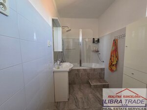 Rodinný dom na predaj v obci Kolárovo. — foto 28