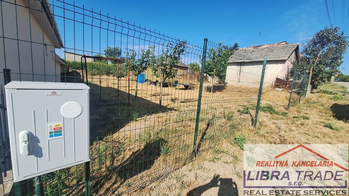 EXKLUZÍVNY PREDAJ - Stavebný pozemok pre výstavbu rodinného domu v obci BÚČ — foto 2