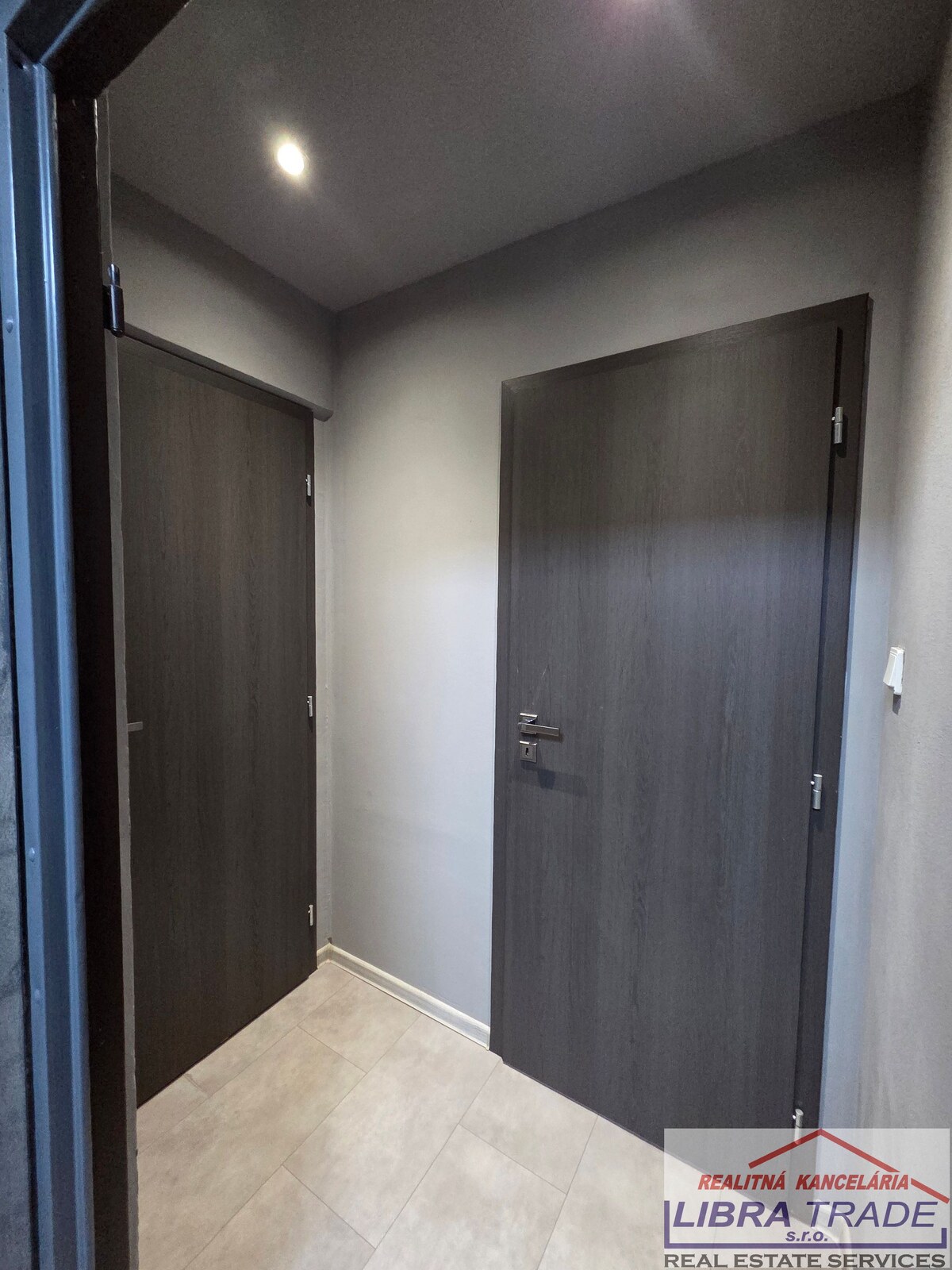 3 izbový byt na predaj v Nových Zámkoch. — foto 12