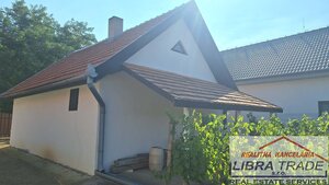 IBA U NÁS! PREDAJ - Murovaný domček s klembovou pivnicou a záhradou v obci Svätý Peter  — foto 1
